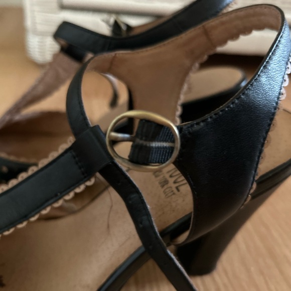 Miz Mooz leather 4” buckle heels - Picture 3 of 6